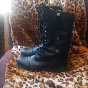 Women black boots